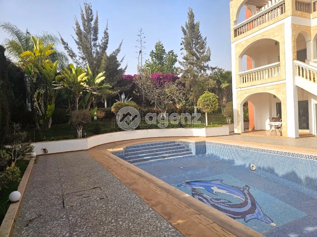 Fabulous villa for sale in Illigh. 7 rooms. Ample storage space