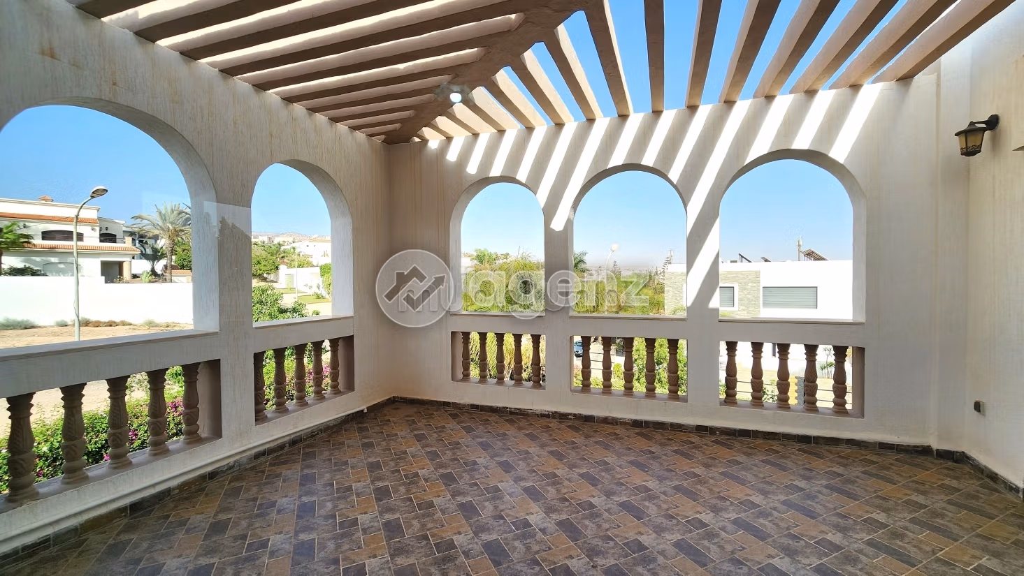 Fabulous villa for sale in Illigh. 7 rooms. Ample storage space