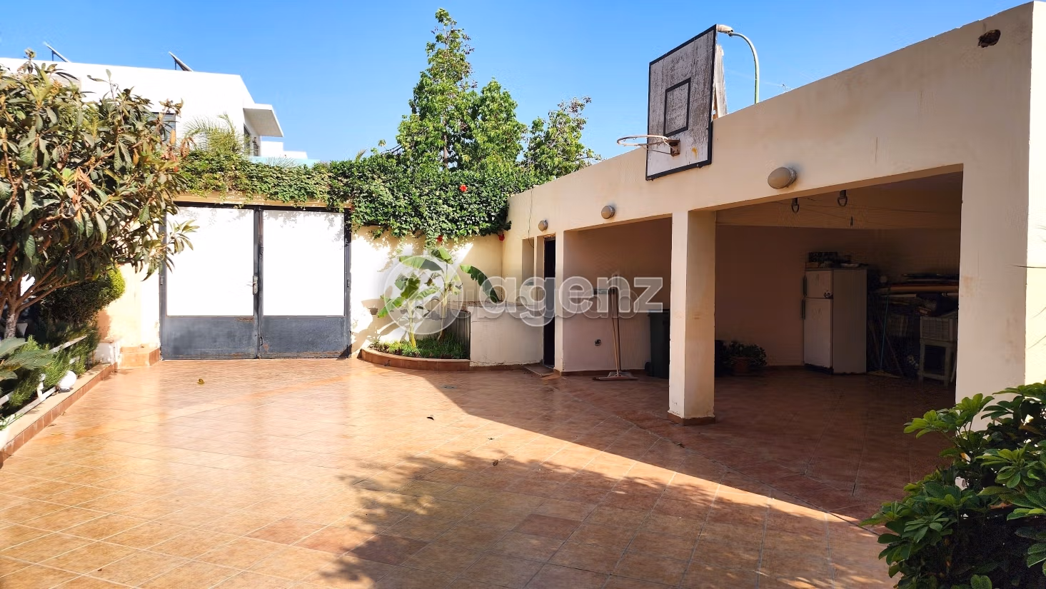 Fabulous villa for sale in Illigh. 7 rooms. Ample storage space