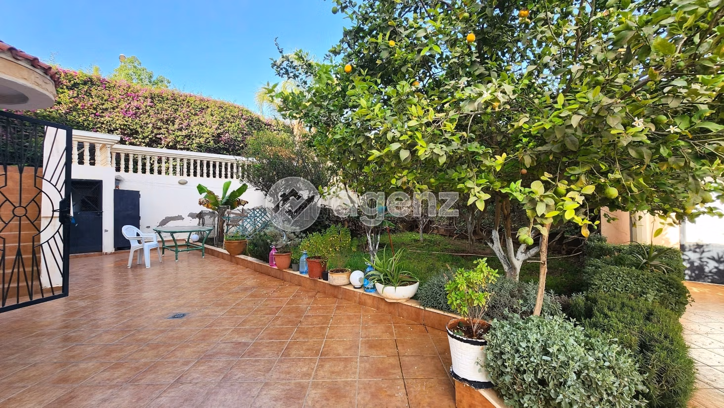 Fabulous villa for sale in Illigh. 7 rooms. Ample storage space