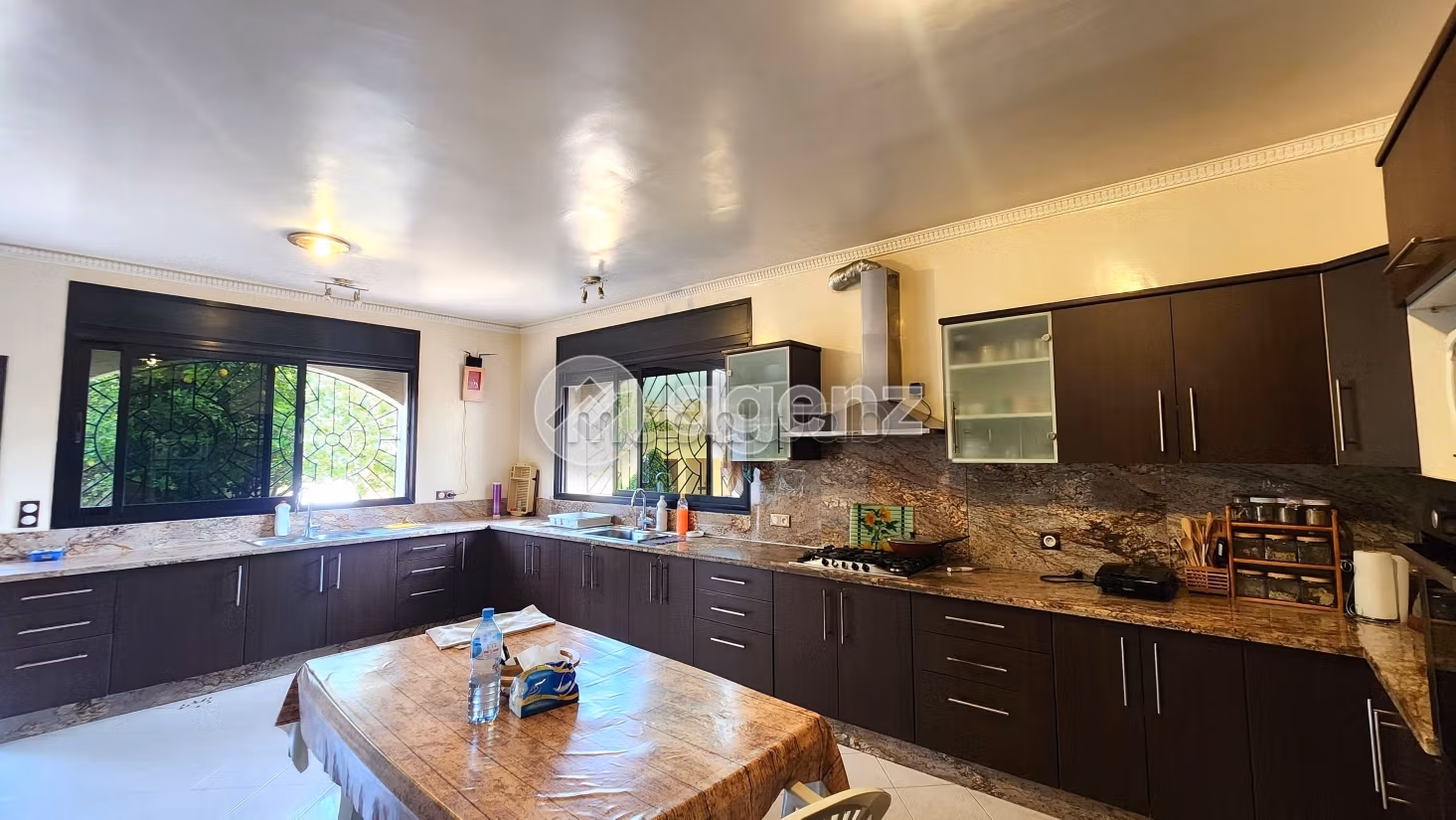 Fabulous villa for sale in Illigh. 7 rooms. Ample storage space