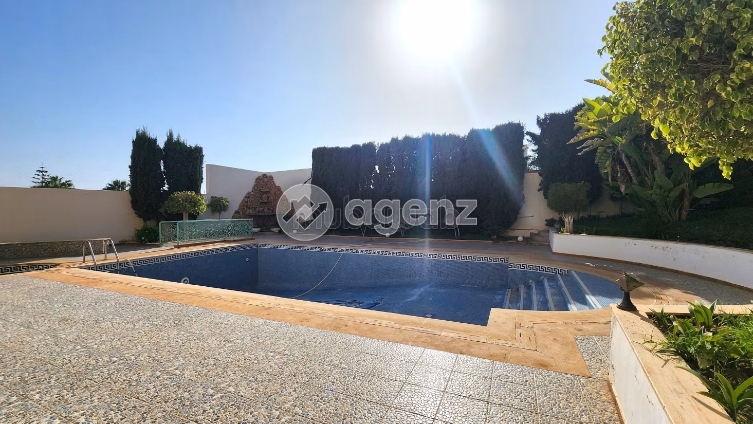 Fabulous villa for sale in Illigh. 7 rooms. Ample storage space