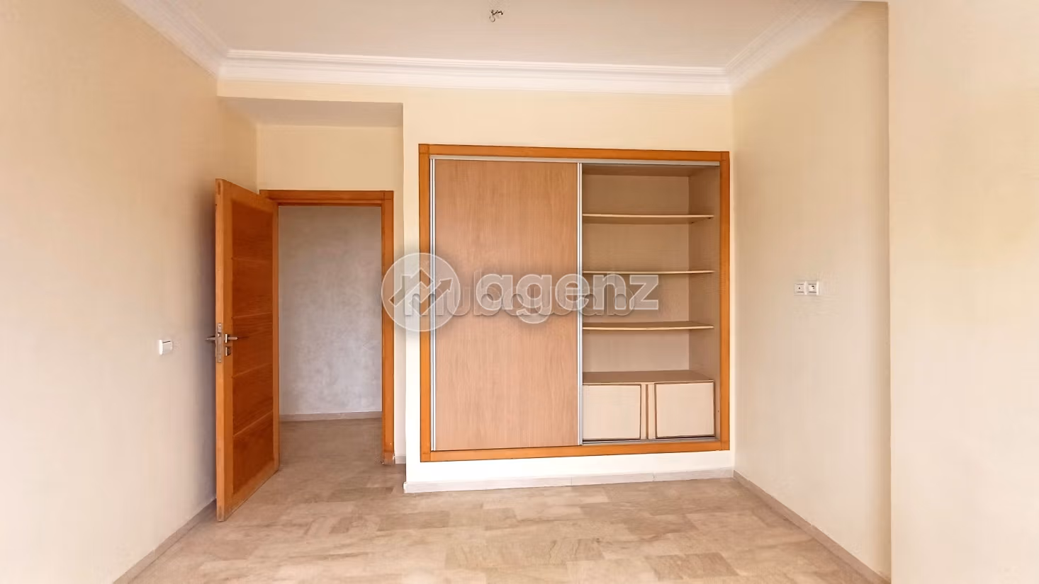 Piso en venta en Maârif Extension. Dimensión 108 m². Con garaje y ascensor