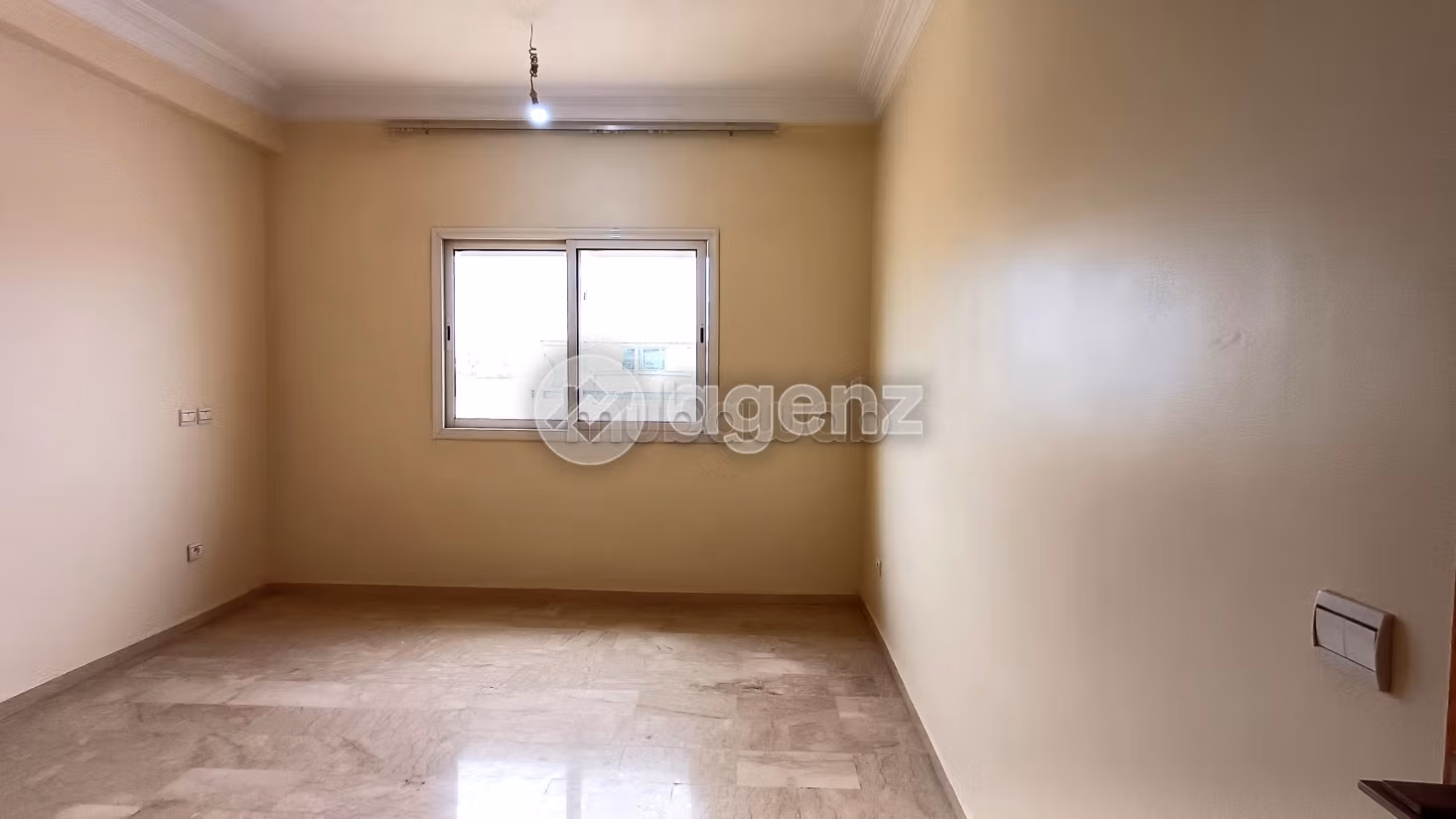 Piso en venta en Maârif Extension. Dimensión 108 m². Con garaje y ascensor