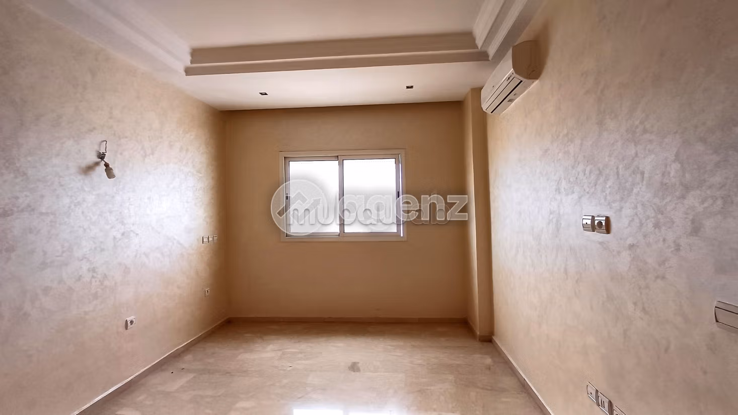 Piso en venta en Maârif Extension. Dimensión 108 m². Con garaje y ascensor