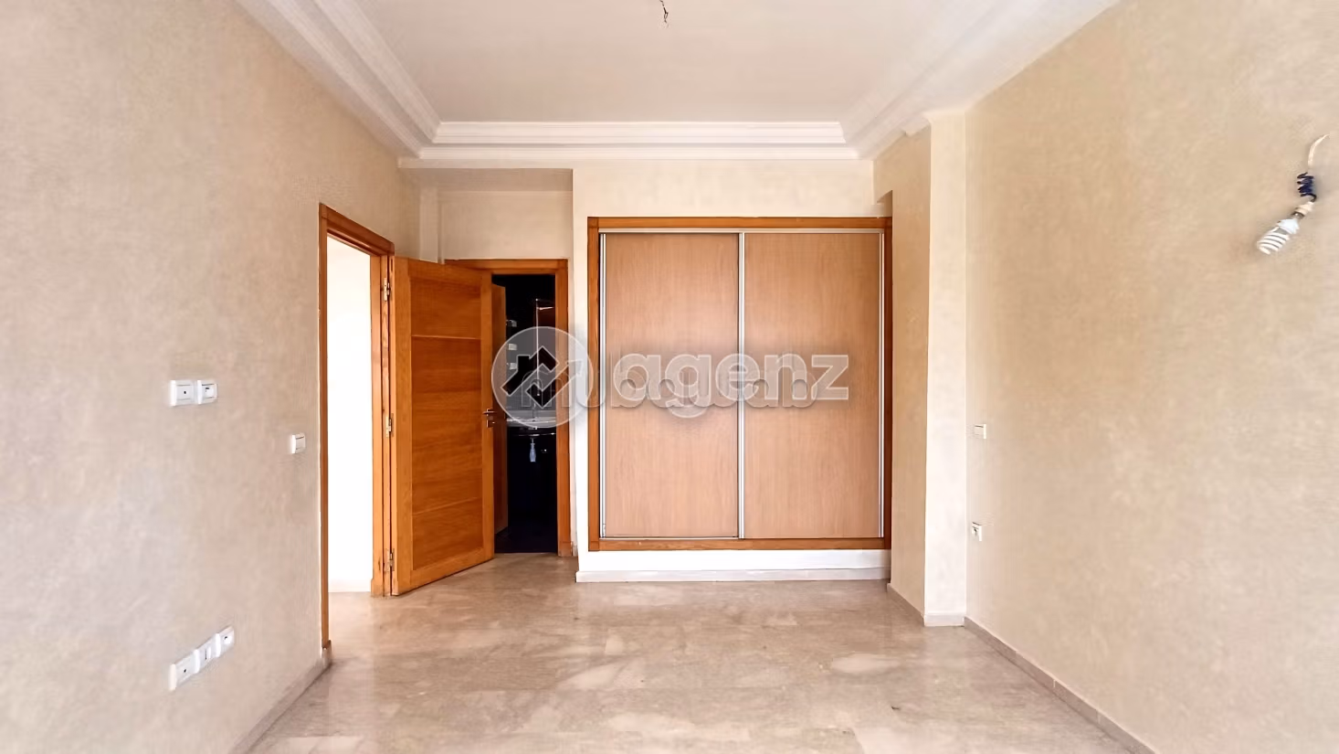 Piso en venta en Maârif Extension. Dimensión 108 m². Con garaje y ascensor