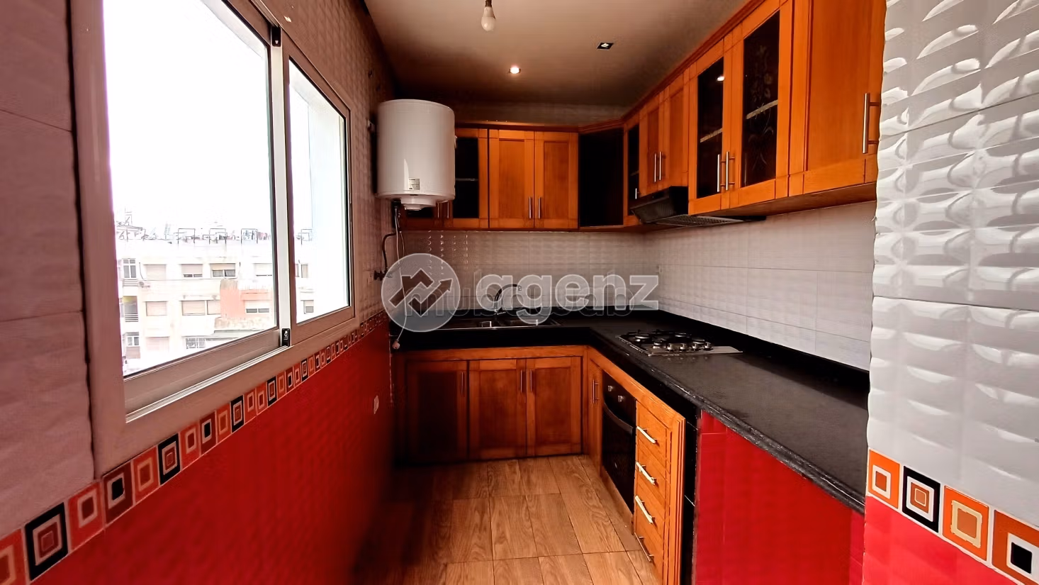 Piso en venta en Maârif Extension. Dimensión 108 m². Con garaje y ascensor