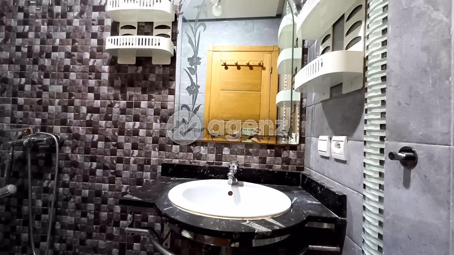 Piso en venta en Maârif Extension. Dimensión 108 m². Con garaje y ascensor