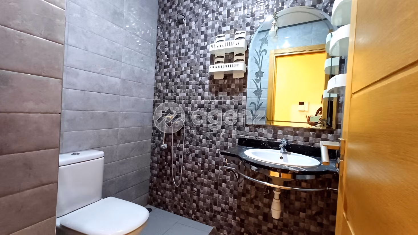 Piso en venta en Maârif Extension. Dimensión 108 m². Con garaje y ascensor