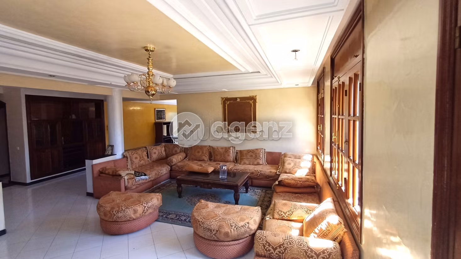 Luxury Villa for sale in Sidi Maarouf. 5 beautiful rooms. Storage unit