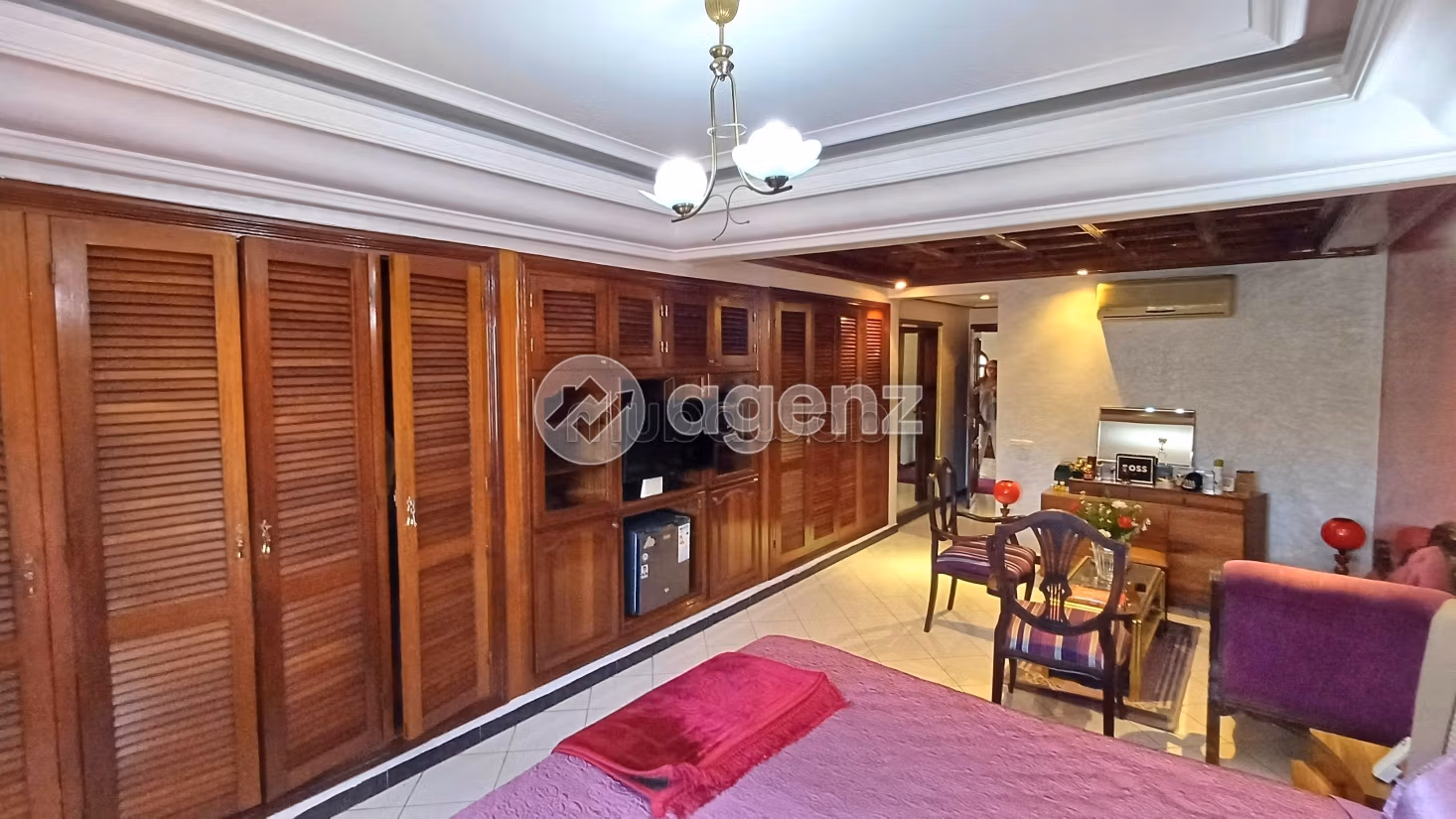 Luxury Villa for sale in Sidi Maarouf. 5 beautiful rooms. Storage unit