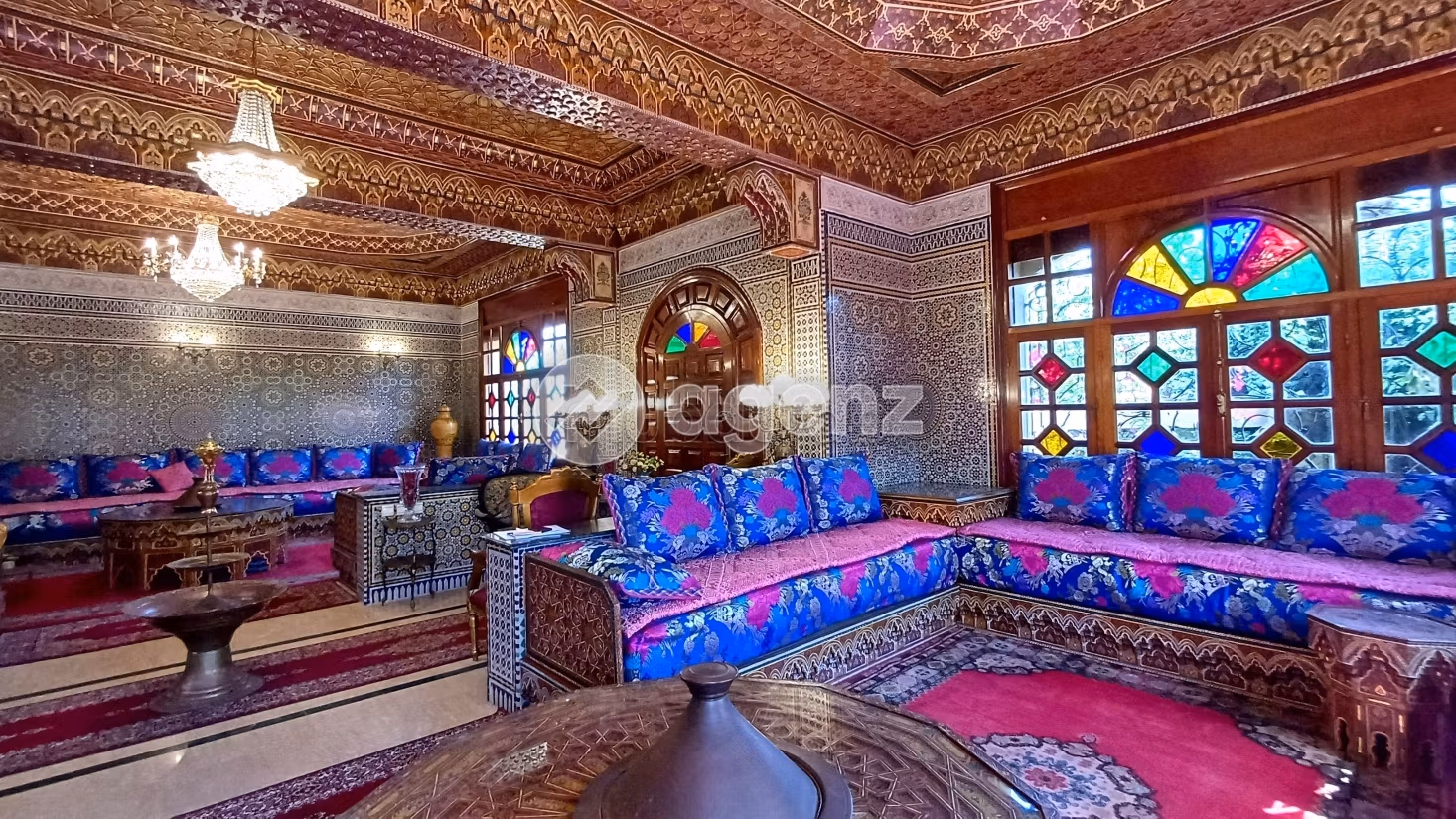 Luxury Villa for sale in Sidi Maarouf. 5 beautiful rooms. Storage unit