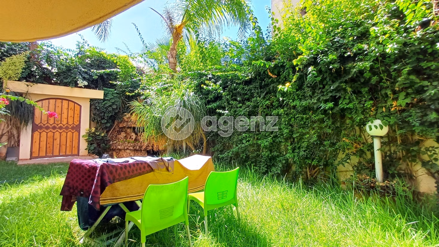 Luxury Villa for sale in Sidi Maarouf. 5 beautiful rooms. Storage unit