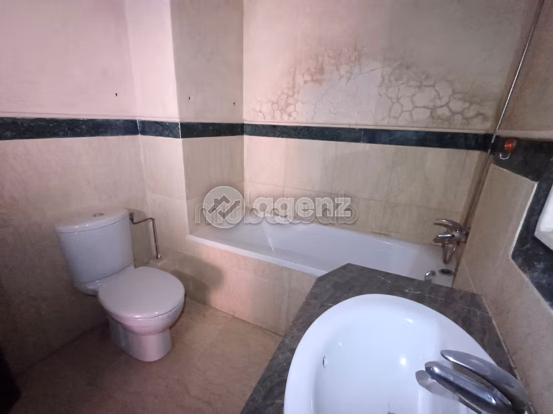 Vendita appartamento a Guéliz. Superficie 106 m². Posto auto e terrazzo