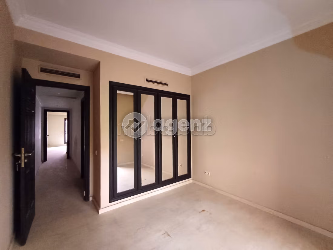Vendita appartamento a Guéliz. Superficie 106 m². Posto auto e terrazzo