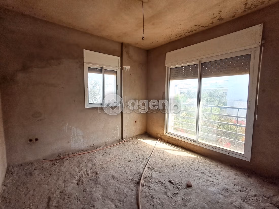 Eccezionale villa in vendita a Oulfa. 4 camere. Giardino e posto auto