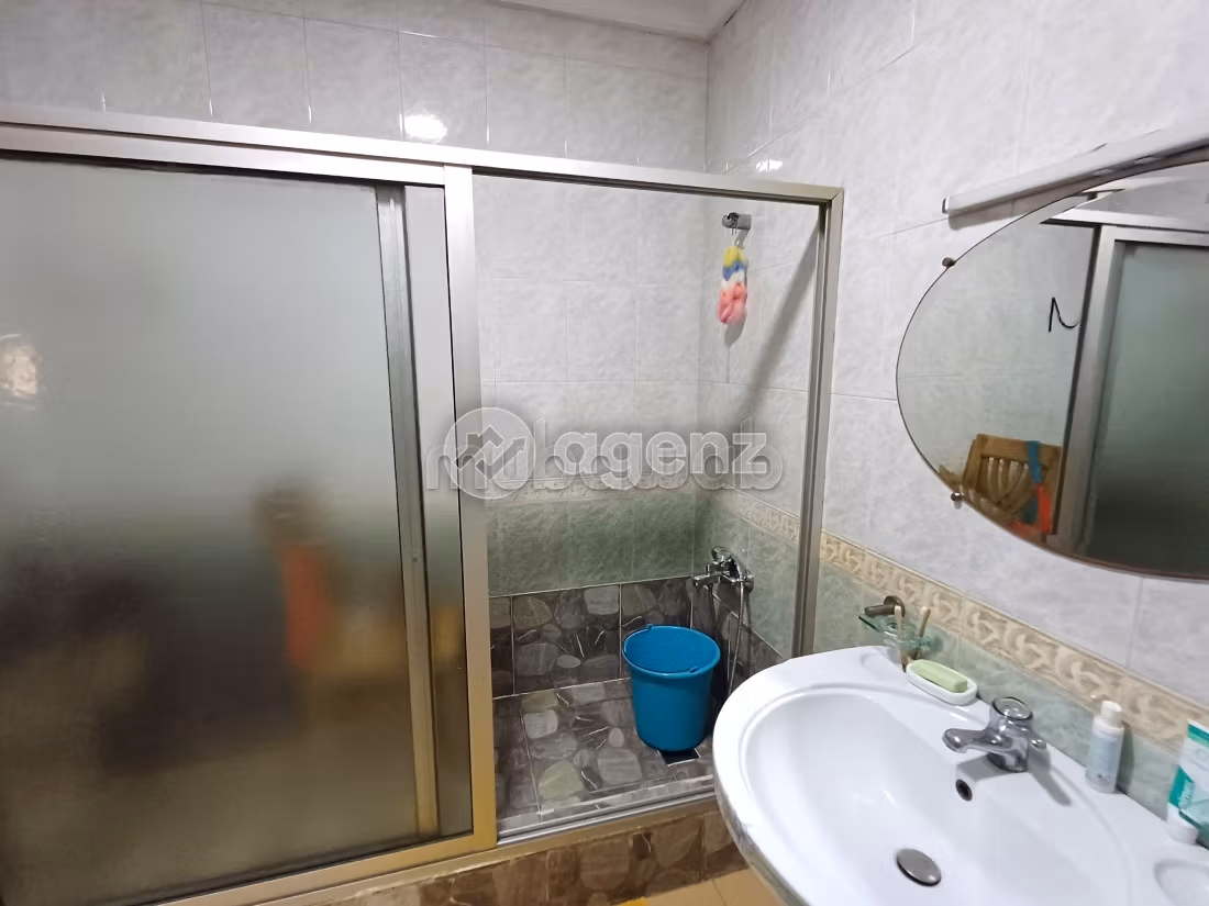 Sell apartment. 3 rooms. Well equipped kitchen