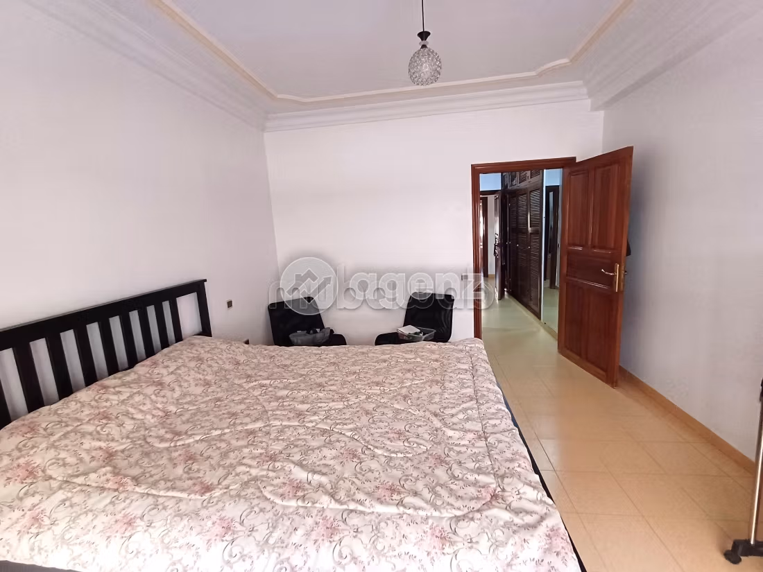 Sell apartment. 3 rooms. Well equipped kitchen