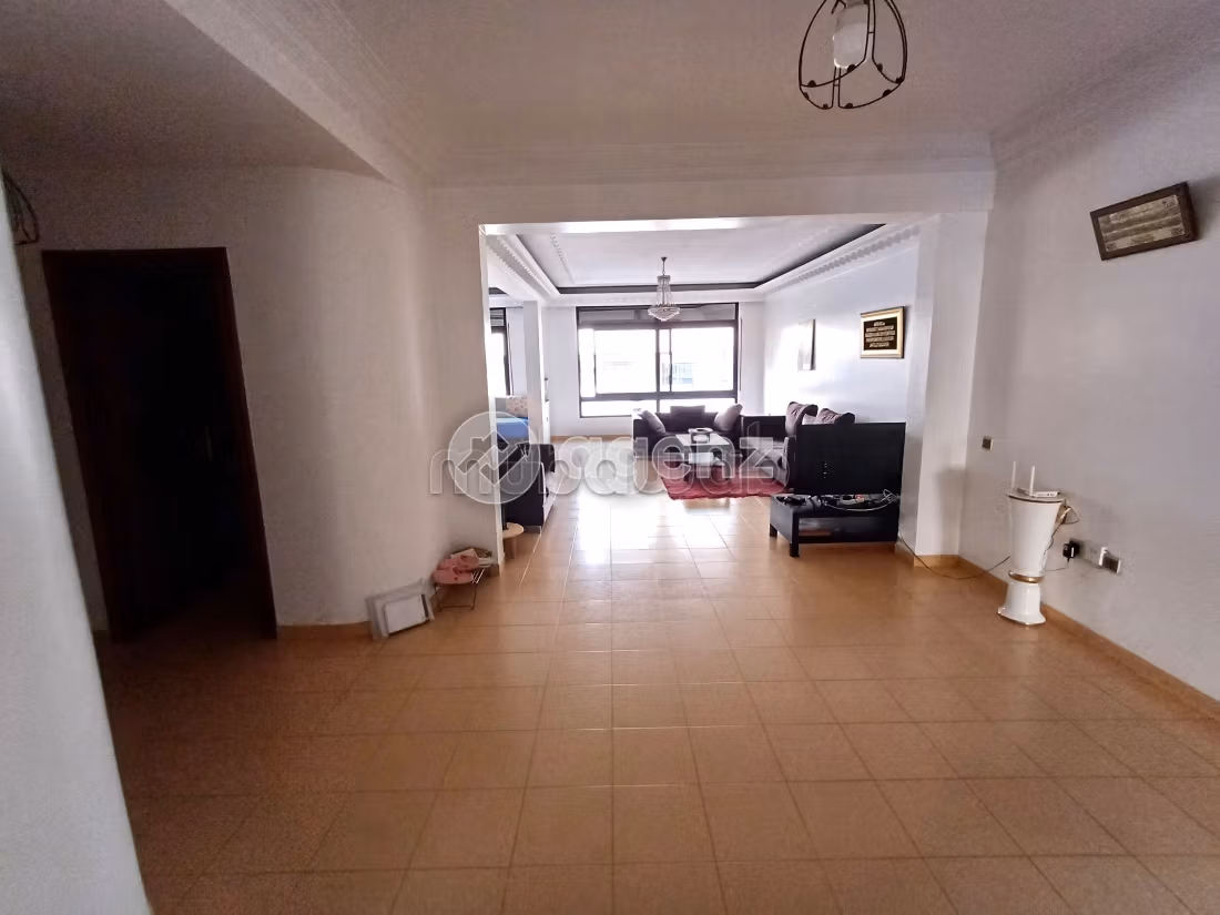 Sell apartment. 3 rooms. Well equipped kitchen