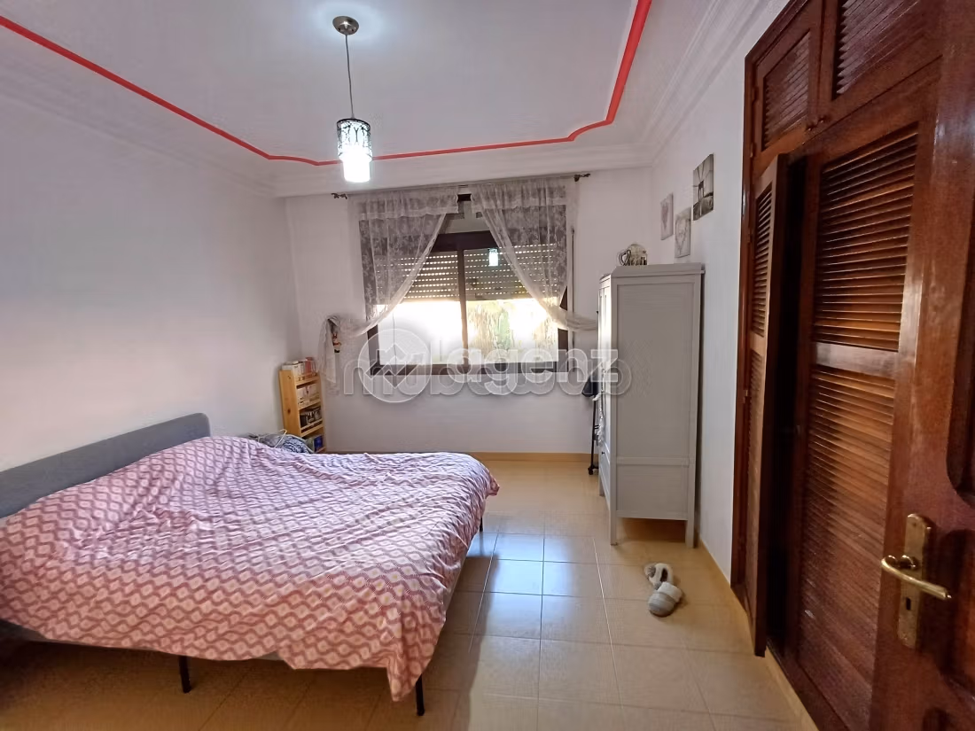 Sell apartment. 3 rooms. Well equipped kitchen
