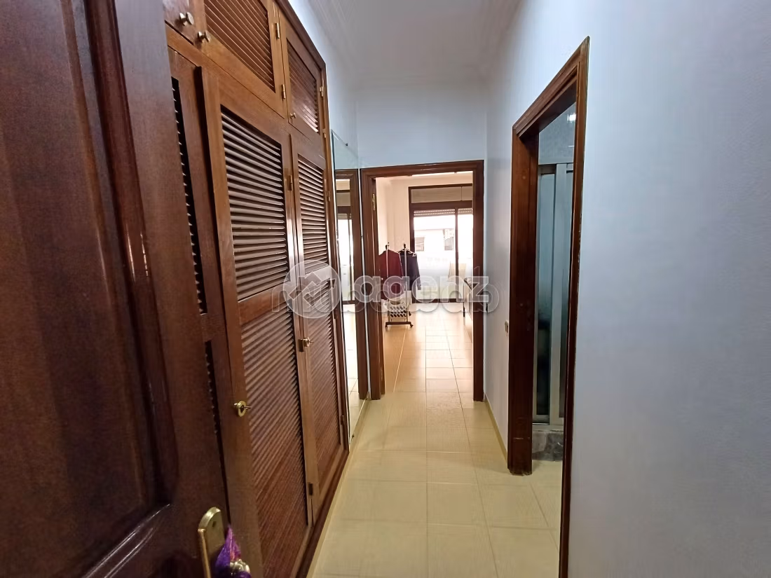 Sell apartment. 3 rooms. Well equipped kitchen