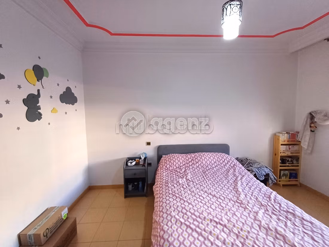 Sell apartment. 3 rooms. Well equipped kitchen