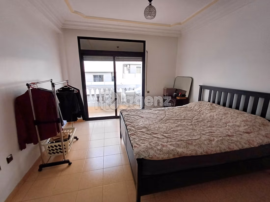 Sell apartment. 3 rooms. Well equipped kitchen