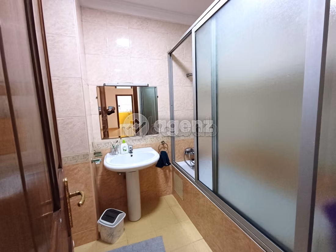 Sell apartment. 3 rooms. Well equipped kitchen