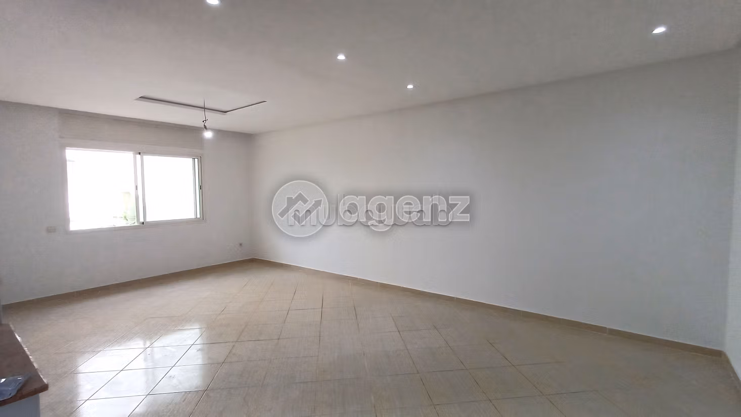 Se vende piso en Marjane. Area 104 m². Con ascensor