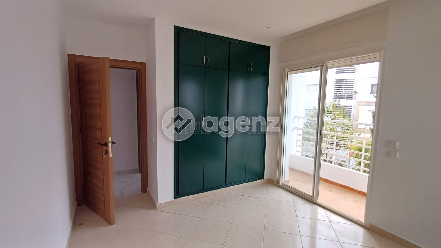 Se vende piso en Marjane. Area 104 m². Con ascensor