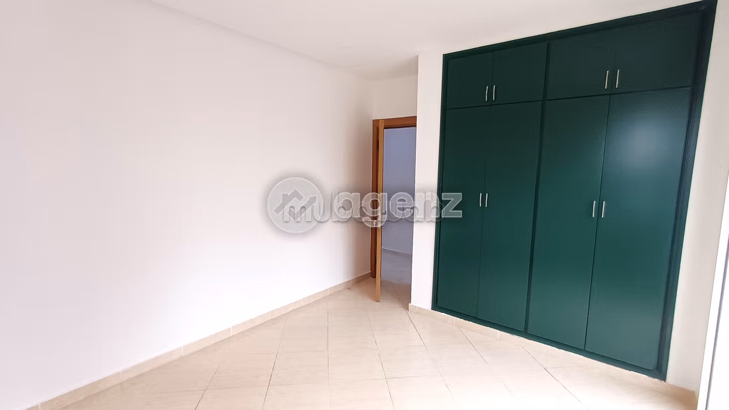 Se vende piso en Marjane. Area 104 m². Con ascensor