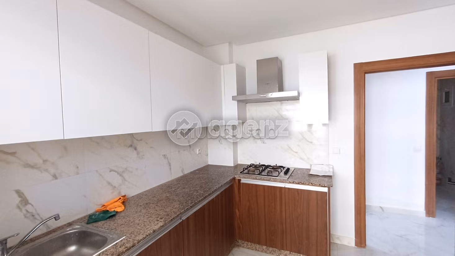 Se vende piso en Marjane. Area 104 m². Con ascensor
