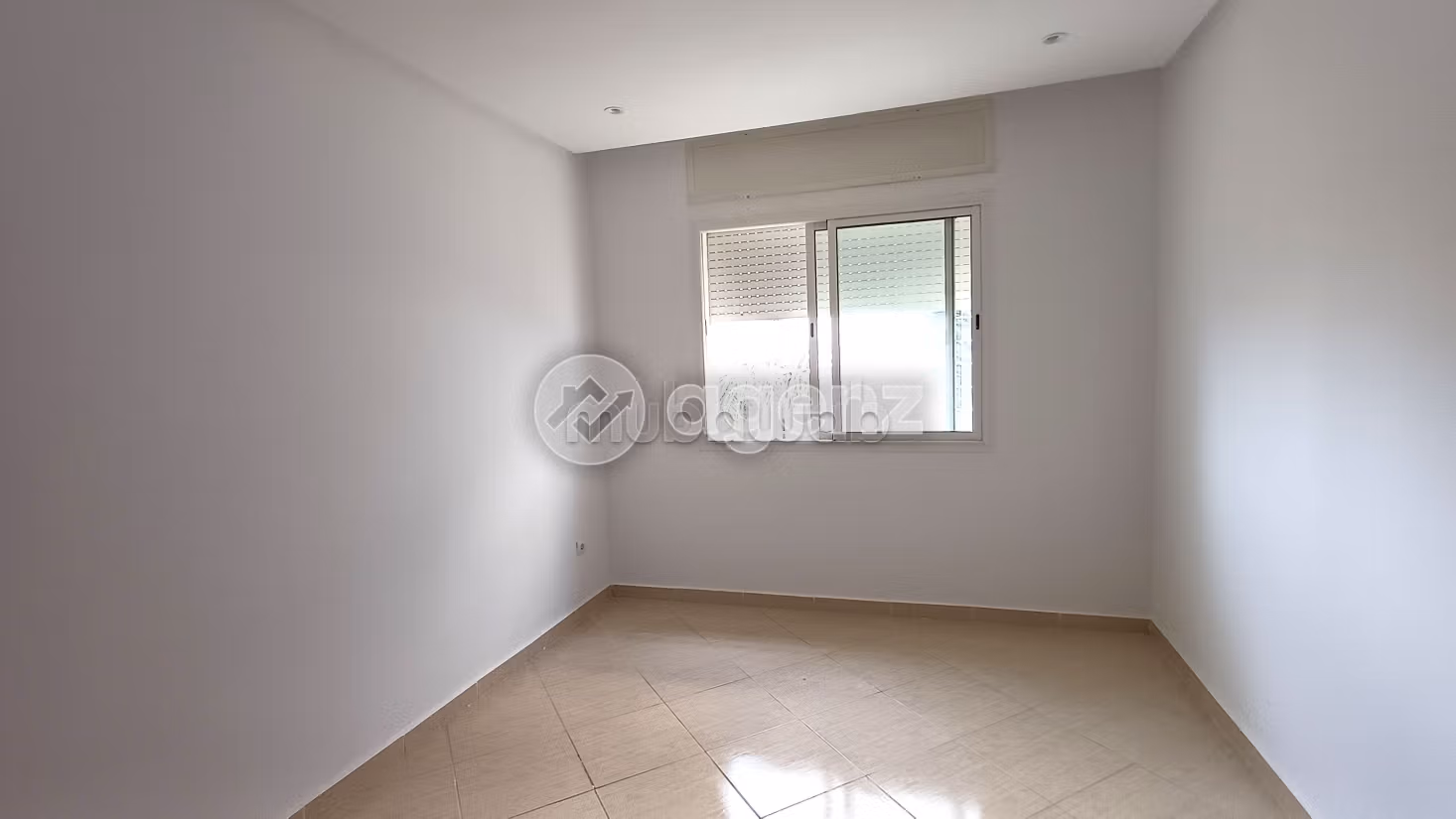 Se vende piso en Marjane. Area 104 m². Con ascensor