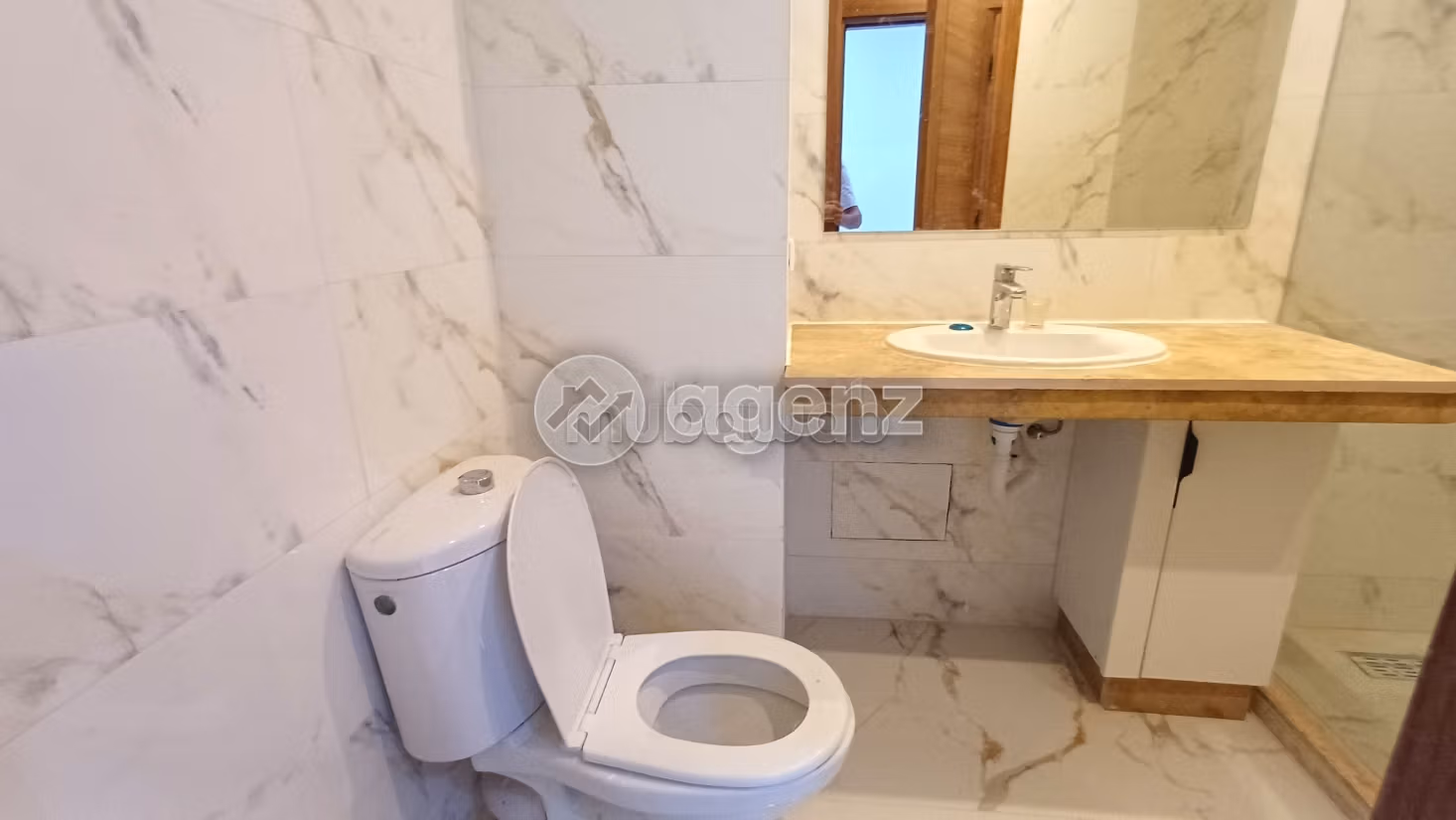 Se vende piso en Marjane. Area 104 m². Con ascensor