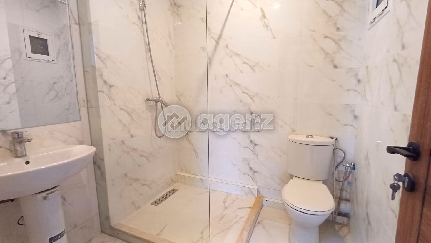 Se vende piso en Marjane. Area 104 m². Con ascensor