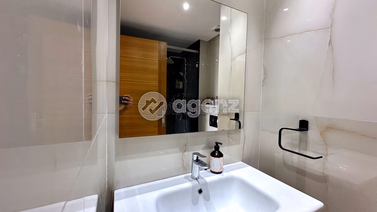 Find an apartment to buy. Surface area 86 m². Cellar