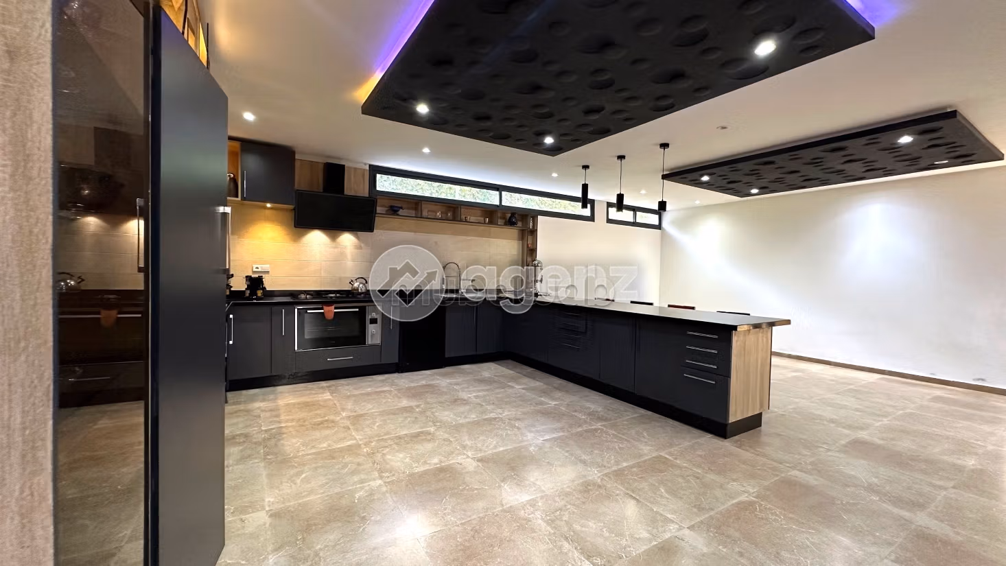 Meravigliosa villa in affitto. 7 camere. Posto auto e terrazzo