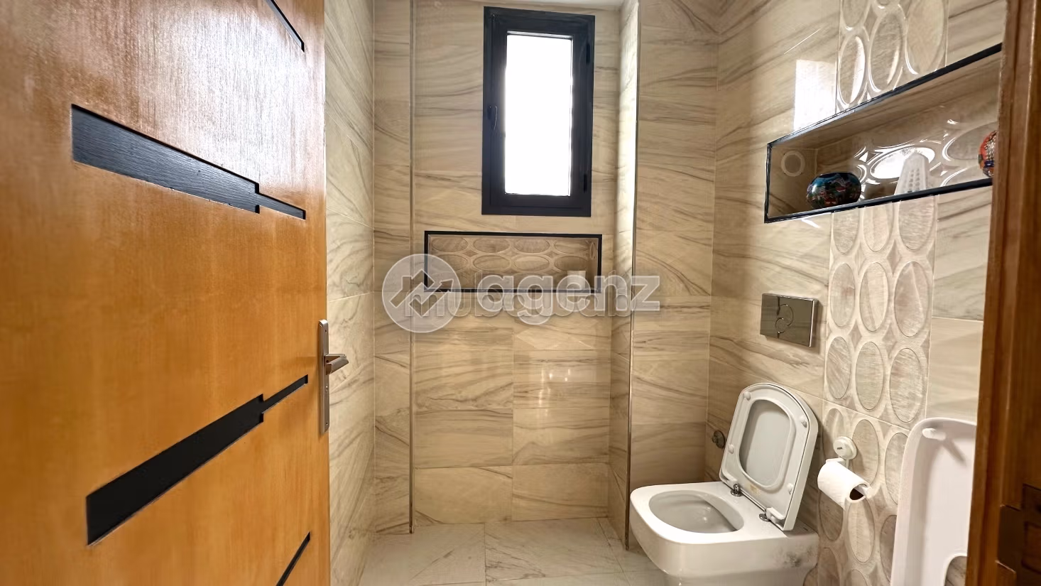 Meravigliosa villa in affitto. 7 camere. Posto auto e terrazzo