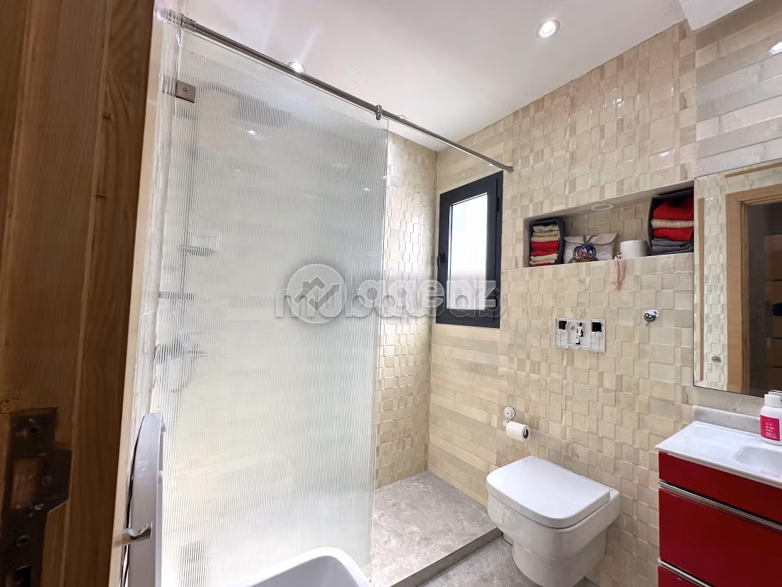 Meravigliosa villa in affitto. 7 camere. Posto auto e terrazzo