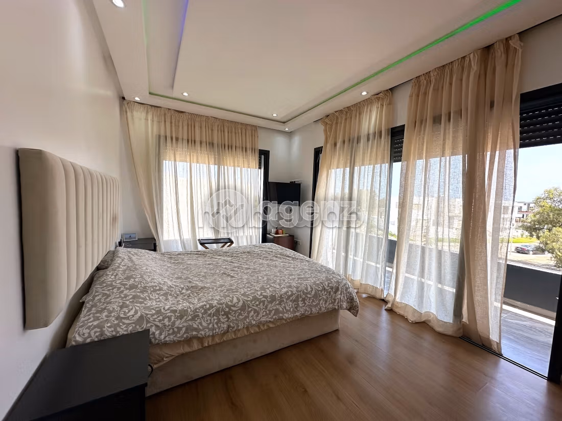 Meravigliosa villa in affitto. 7 camere. Posto auto e terrazzo