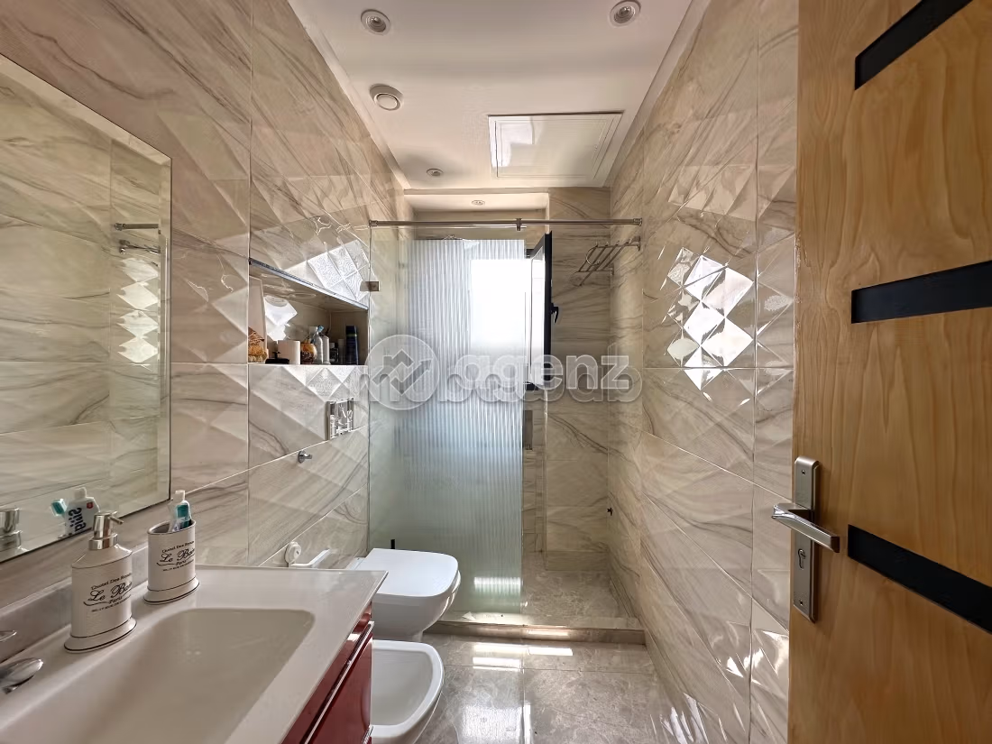 Meravigliosa villa in affitto. 7 camere. Posto auto e terrazzo