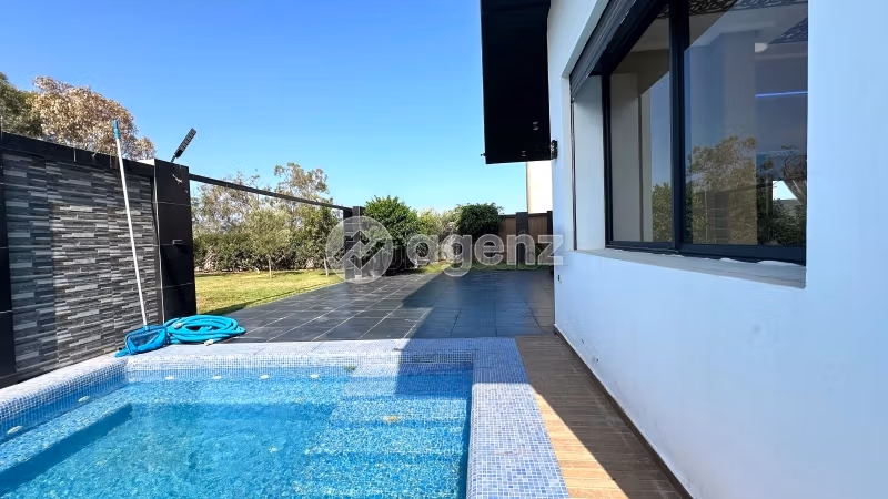 Villa di lusso in vendita. 7 camere. Terrazzo e garage
