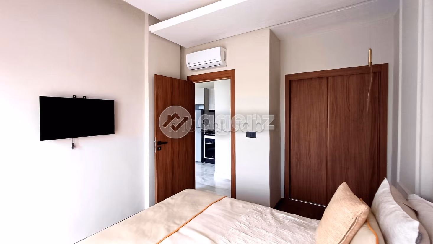 Sale of a lovely apartment. 2 lovely rooms. Swimming pool and air conditioning