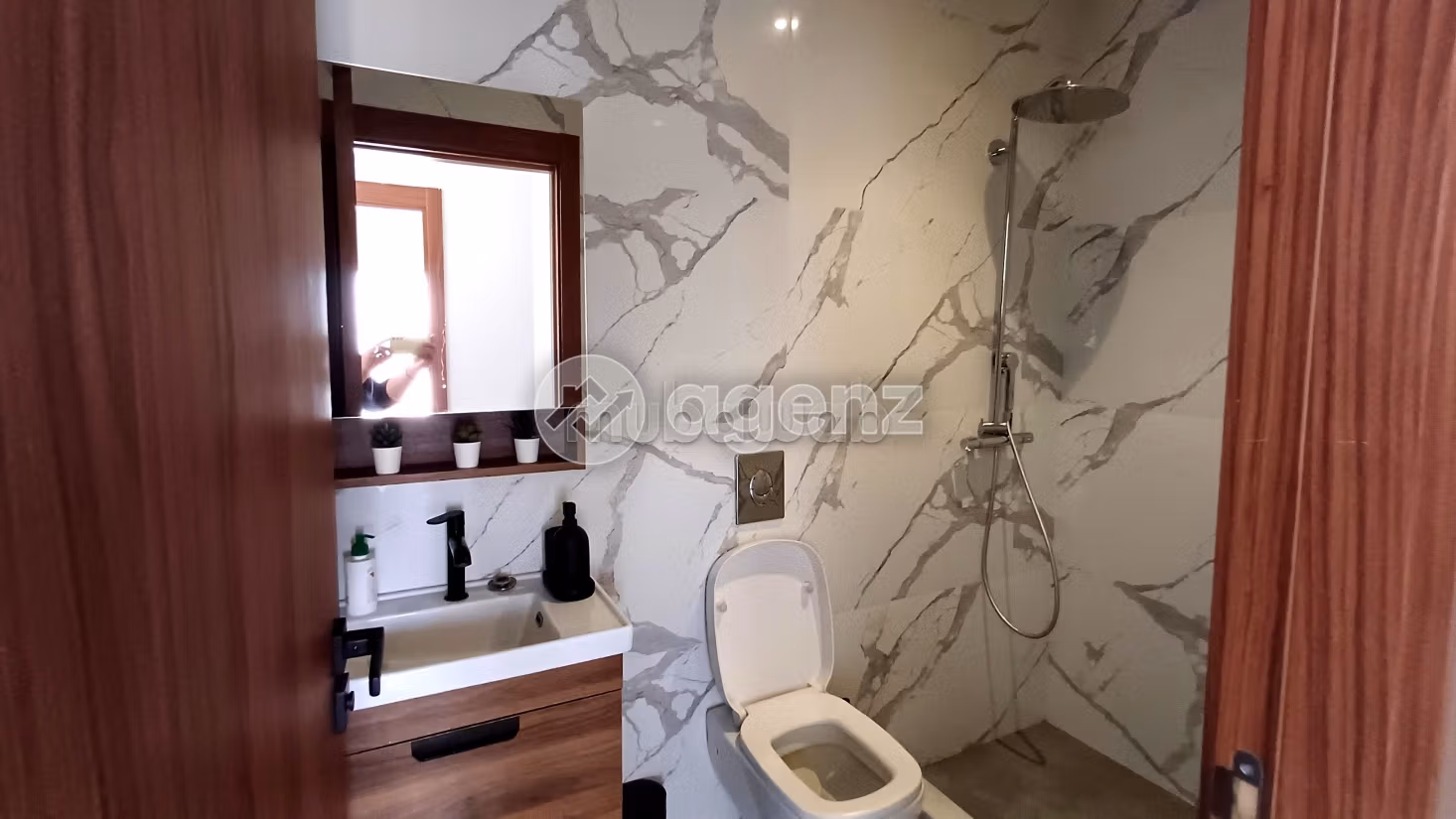 Sale of a lovely apartment. 2 lovely rooms. Swimming pool and air conditioning