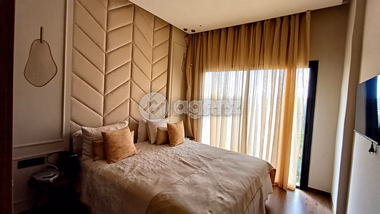 Sale of a lovely apartment. 2 lovely rooms. Swimming pool and air conditioning