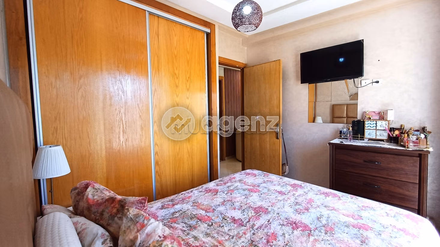 Sell apartment in Sidi Maarouf. 2 beautiful rooms. Carpark, Balcony