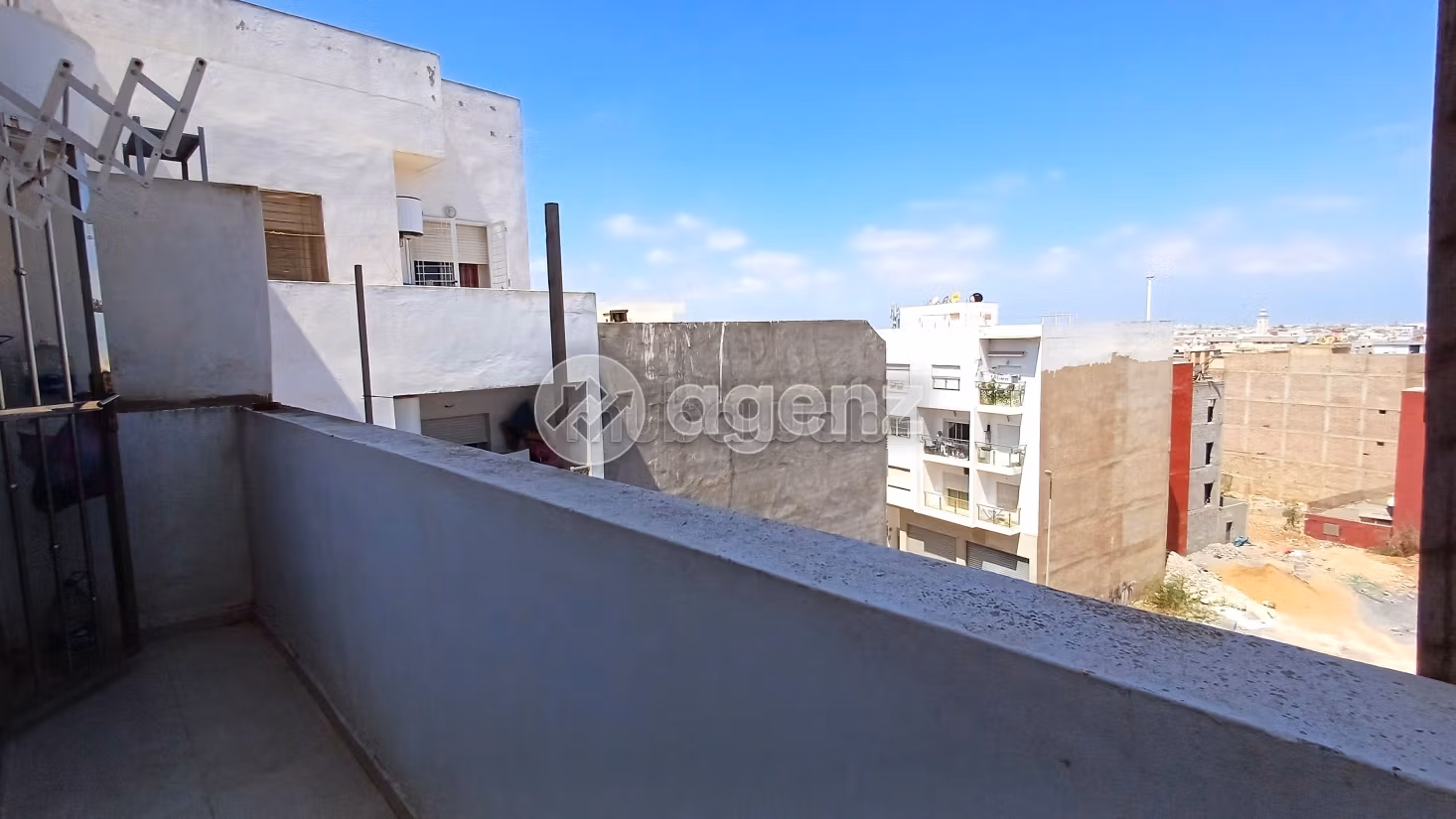 Sell apartment in Sidi Maarouf. 2 beautiful rooms. Carpark, Balcony