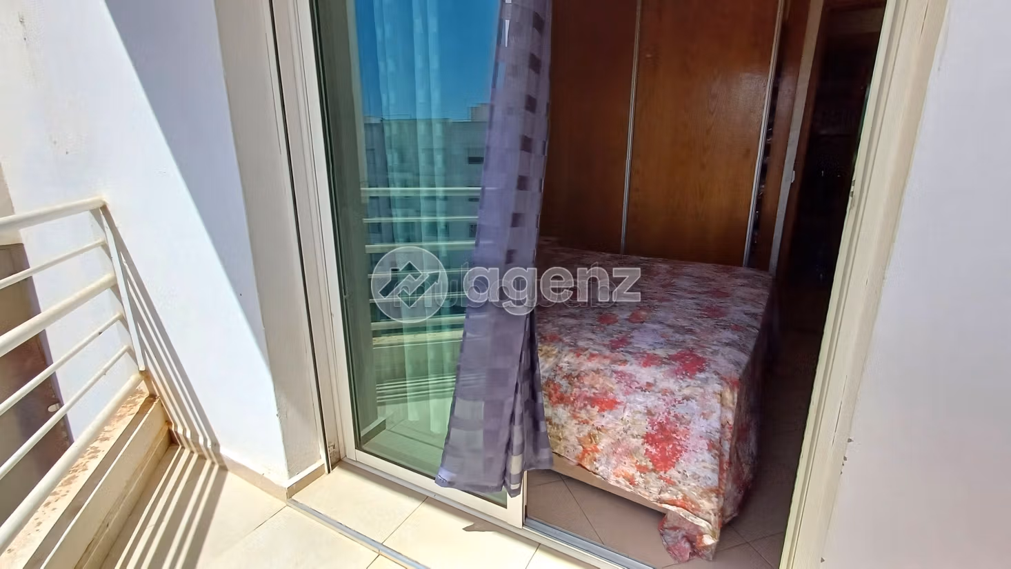 Sell apartment in Sidi Maarouf. 2 beautiful rooms. Carpark, Balcony