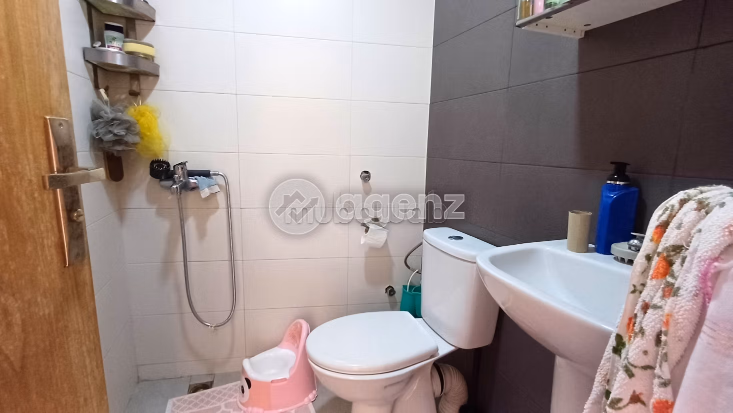 Sell apartment in Sidi Maarouf. 2 beautiful rooms. Carpark, Balcony