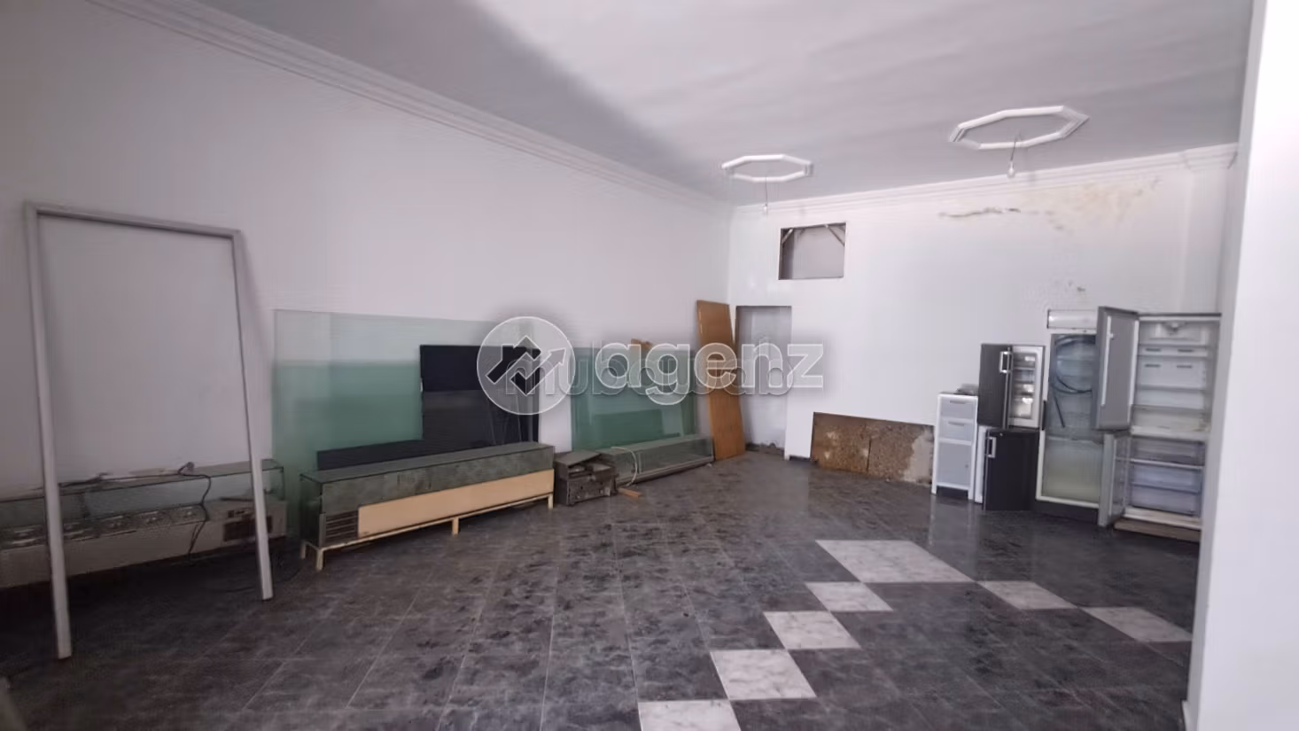 Commerce à vendre 245 m² Al Mostakbal Casablanca